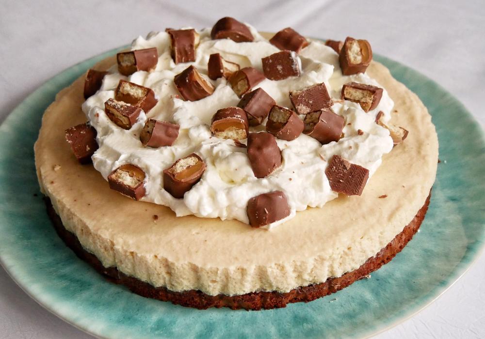 Bolo de chocolate com mousse de manteiga de amendoim