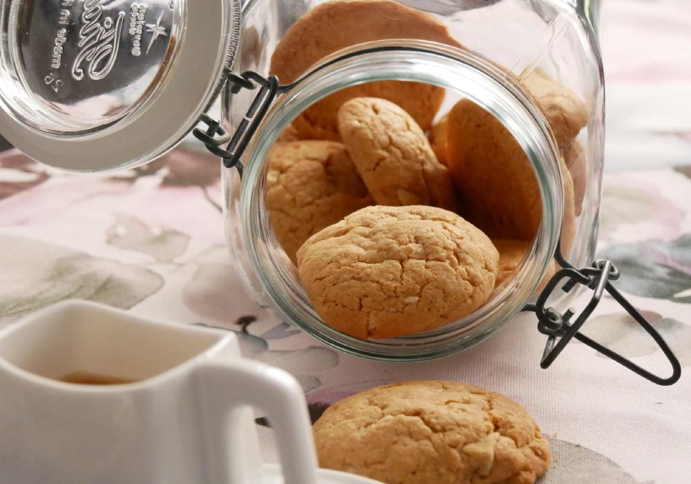Cookies de manteiga de amendoim e chocolate branco