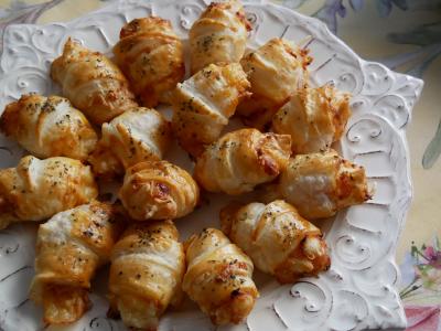 Croissants pizza